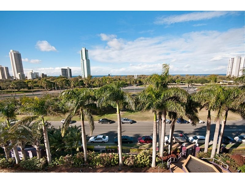 Level 4 23/12 Commodore Drive, Paradise Waters QLD 4217