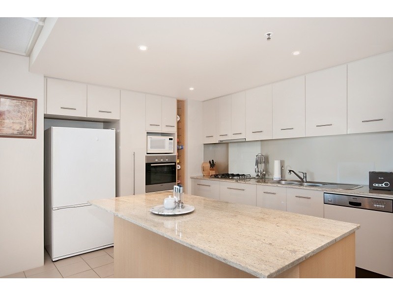 Level 8 230/105 Scarborough Street, Southport QLD 4215