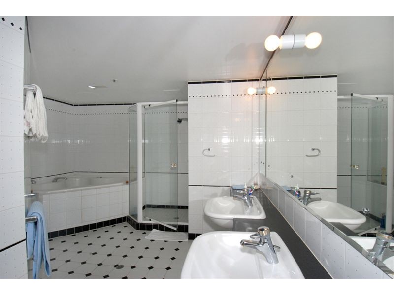 Level 8 48/12 Commodore Drive, Paradise Waters QLD 4217