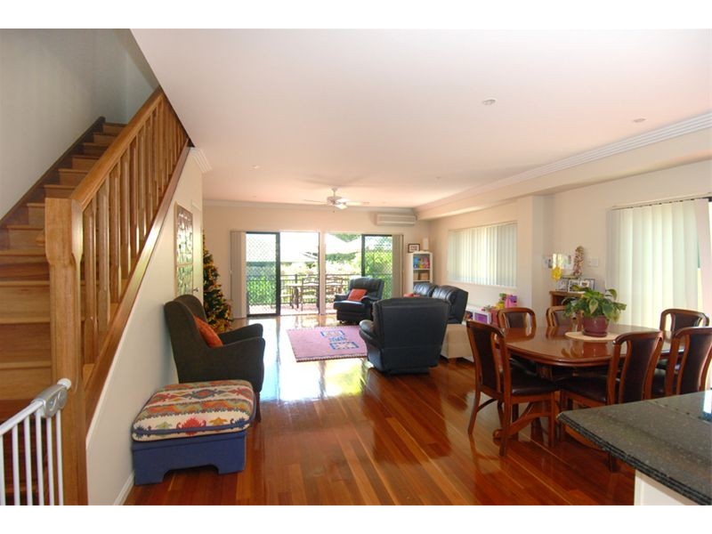2/16 Chester Terrace, Southport QLD 4215
