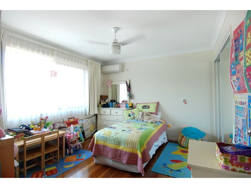 2/16 Chester Terrace, Southport QLD 4215