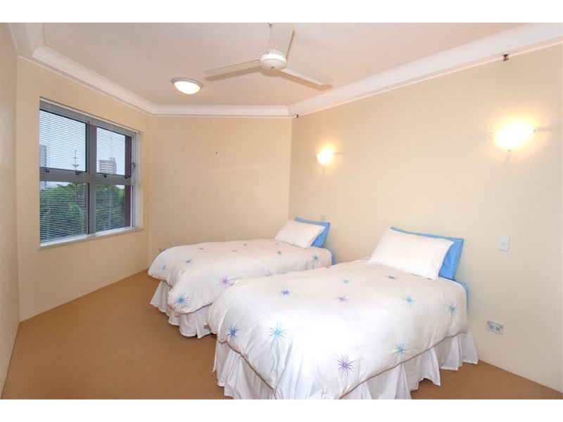 Level 4 23/12 Commodore Drive, Paradise Waters QLD 4217