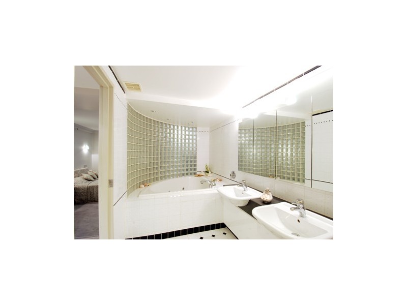 Level 32 174/12  Commodore Drive, Paradise Waters QLD 4217