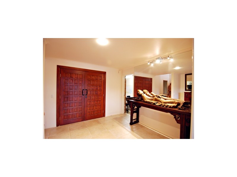 12 Lancelin Drive, Mermaid Waters QLD 4218