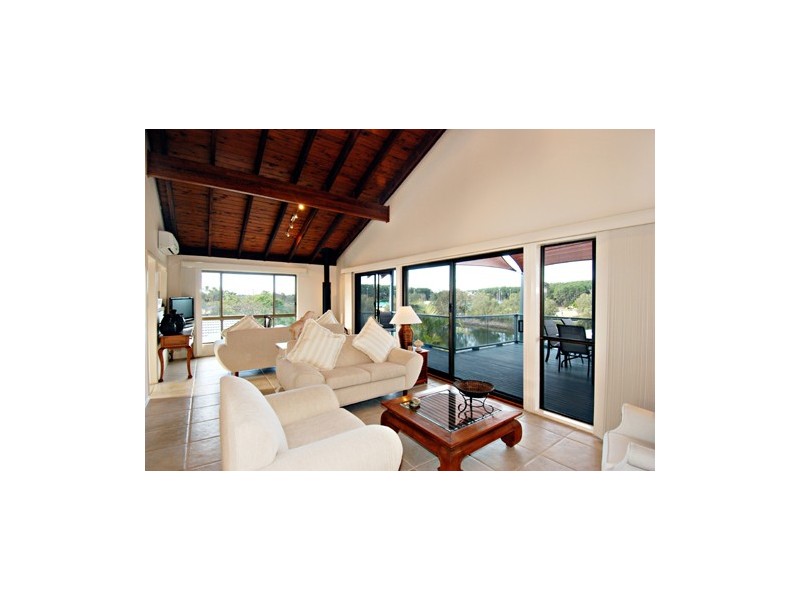 12 Lancelin Drive, Mermaid Waters QLD 4218