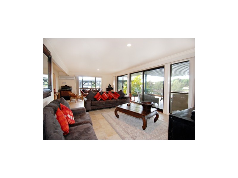 12 Lancelin Drive, Mermaid Waters QLD 4218