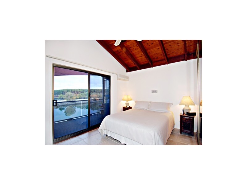 12 Lancelin Drive, Mermaid Waters QLD 4218