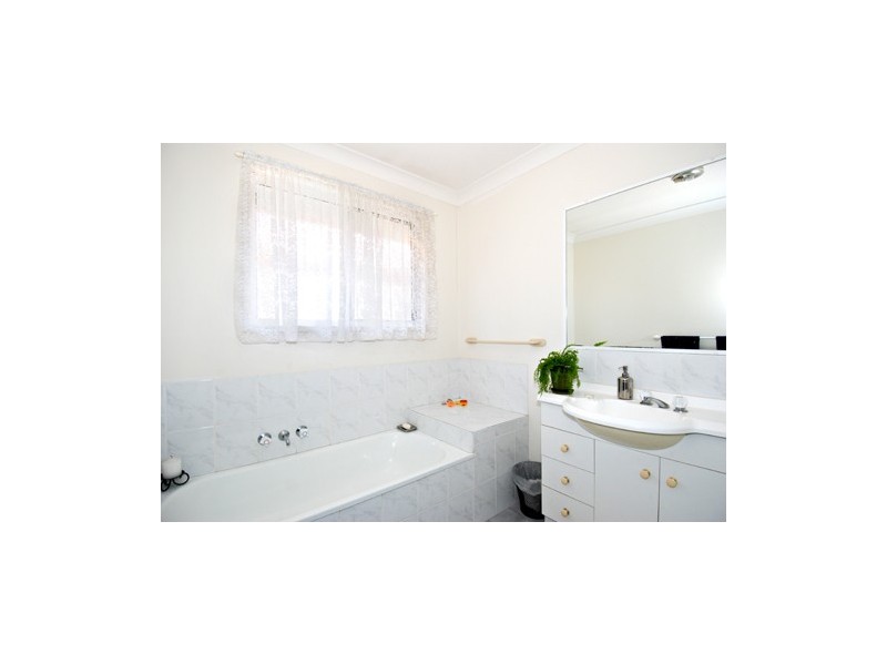 8  Fairweather Drive, Parkwood QLD 4214