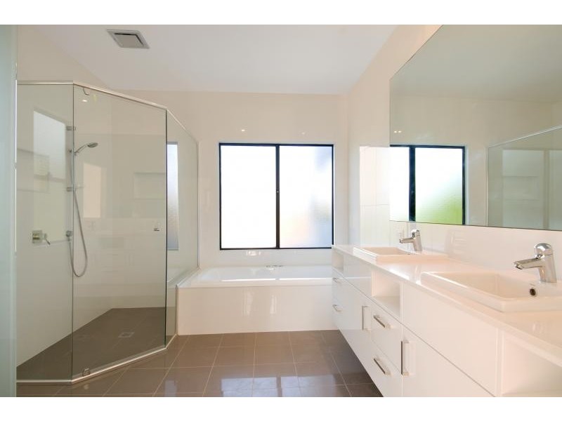 134 Ridgeway Ave, Southport QLD 4215