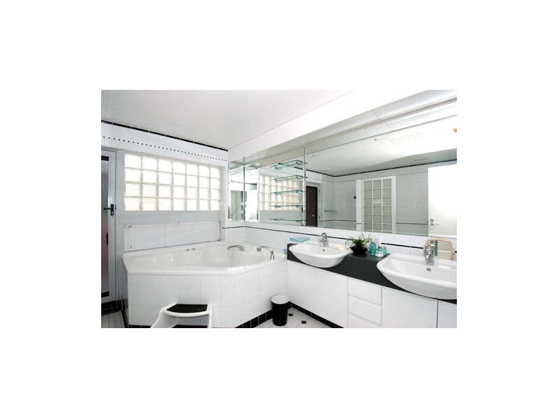 6/12 Commodore Drive, Paradise Waters QLD 4217