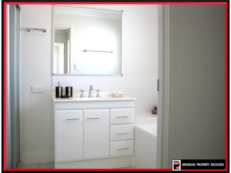 2 Sangster Crescent, Pacific Pines QLD 4211