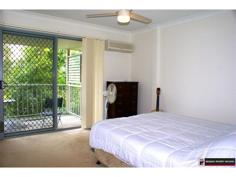 34-42 University Drive, Meadowbrook QLD 4131