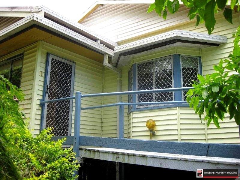 31 Riding Road, Hawthorne QLD 4171