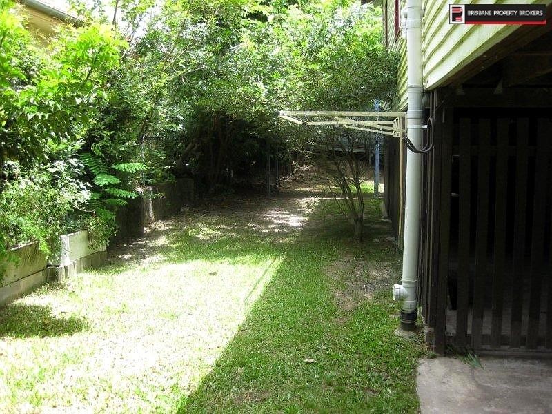 31 Riding Road, Hawthorne QLD 4171