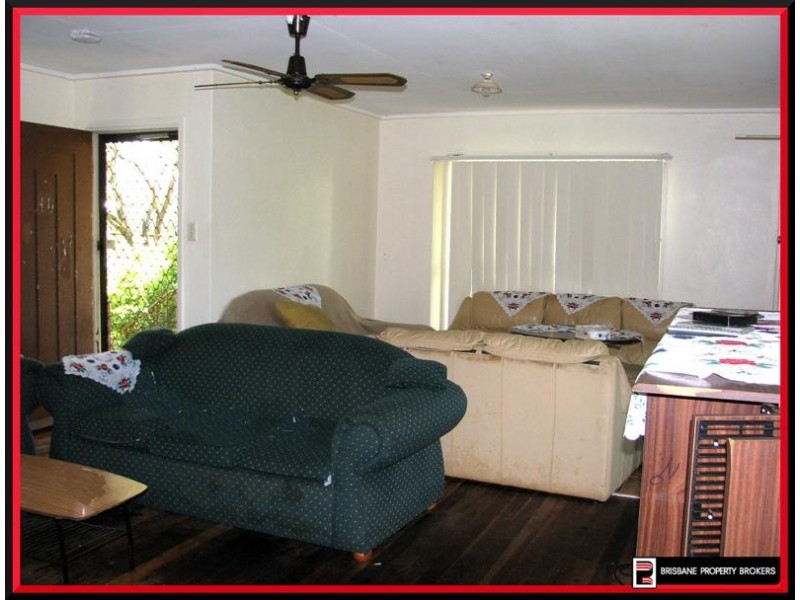 8 Macbeth Street, Kingston QLD 4114