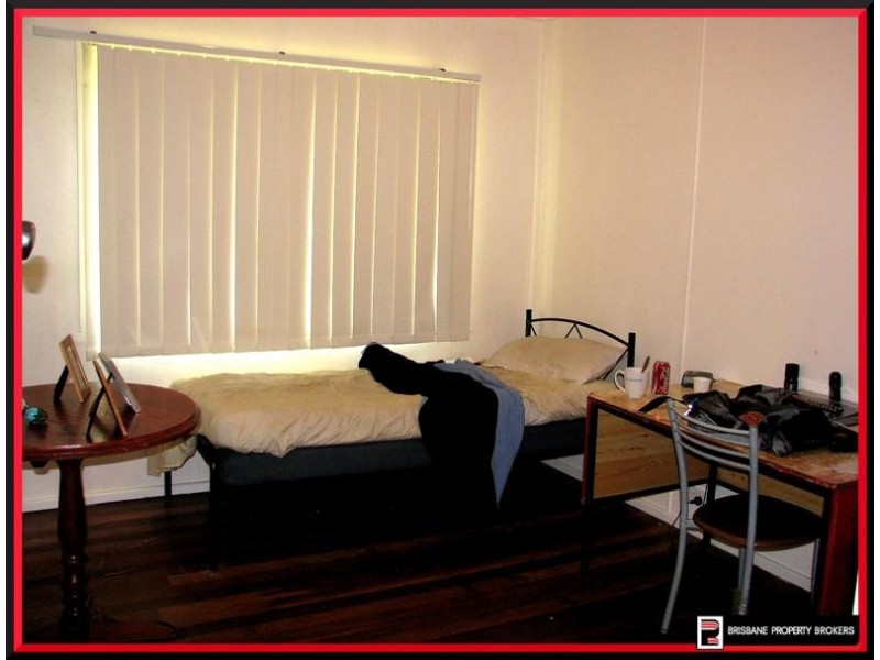 8 Macbeth Street, Kingston QLD 4114