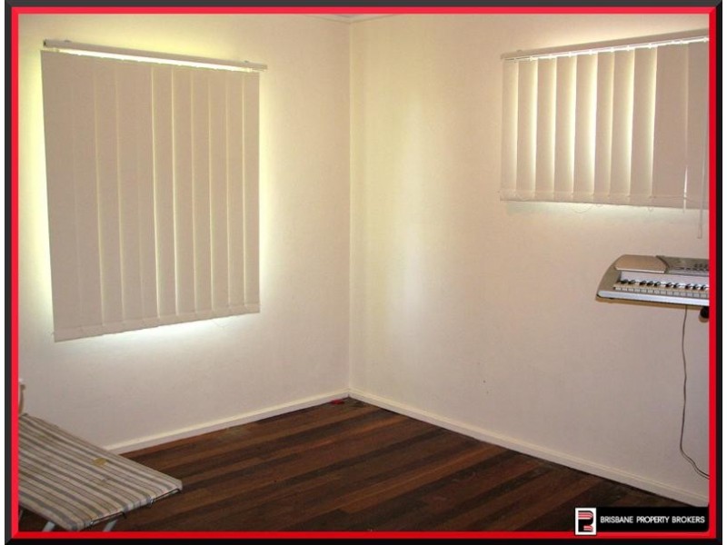 8 Macbeth Street, Kingston QLD 4114