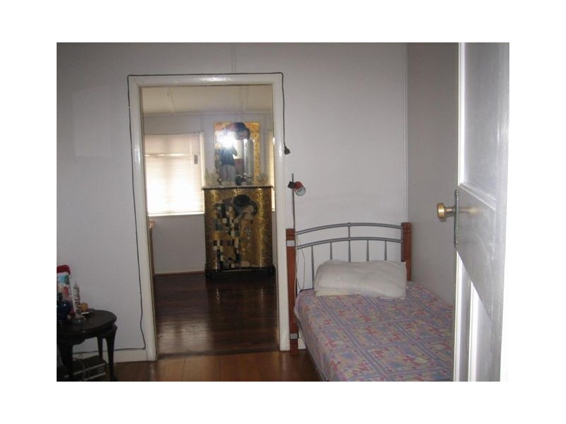 8 Brecknell Street, The Range QLD 4700