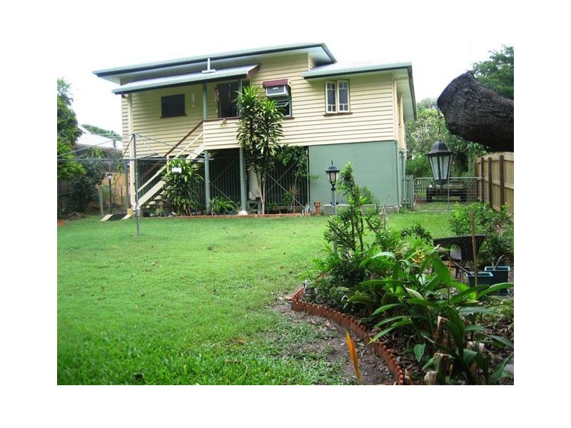 8 Brecknell Street, The Range QLD 4700