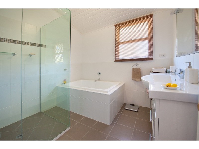 16 King Street, The Range QLD 4700