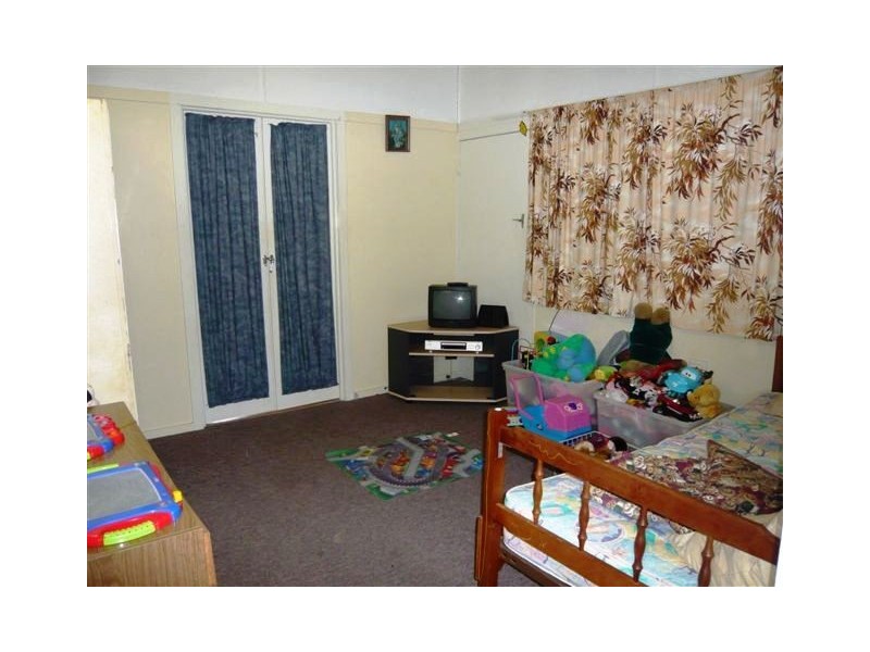 22 West Street, The Range QLD 4700