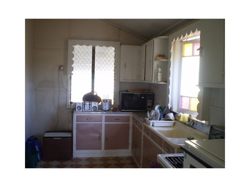 77 North Street, The Range QLD 4700