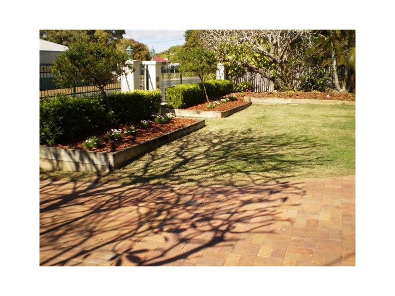 32 Henry Street, The Range QLD 4700
