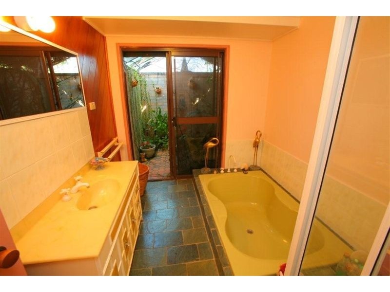 15 Rees Jones Close, Frenchville QLD 4701