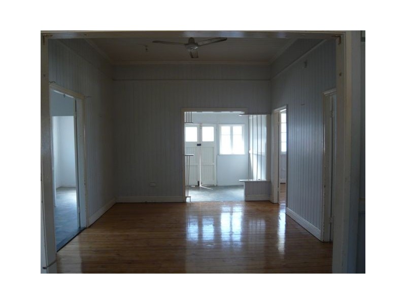 8 Bowen Street, The Range QLD 4700