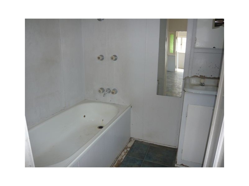 8 Bowen Street, The Range QLD 4700