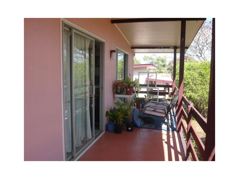 18 Meadow Street, Keppel Sands QLD 4702