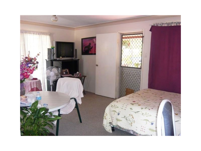 18 Meadow Street, Keppel Sands QLD 4702