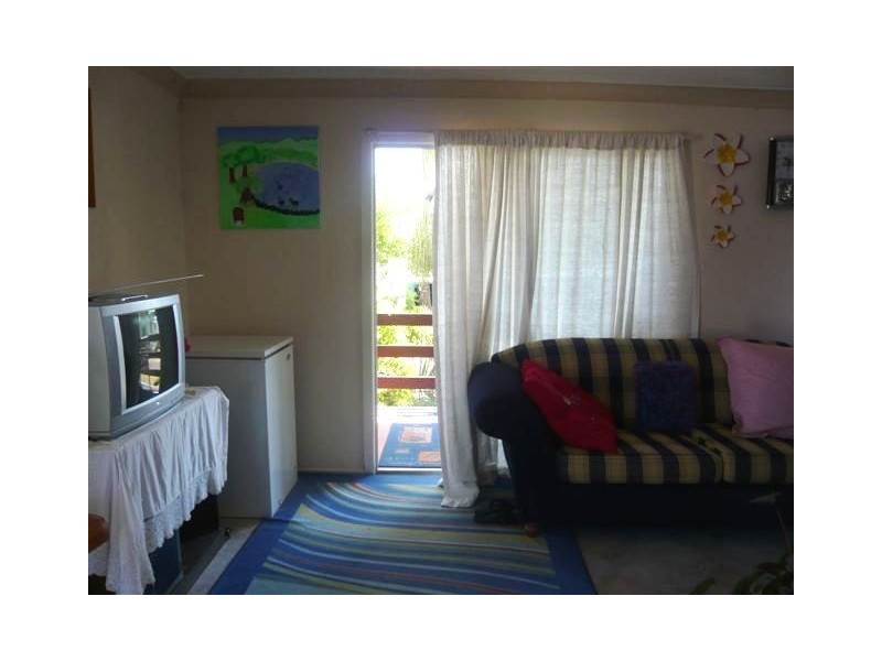 18 Meadow Street, Keppel Sands QLD 4702