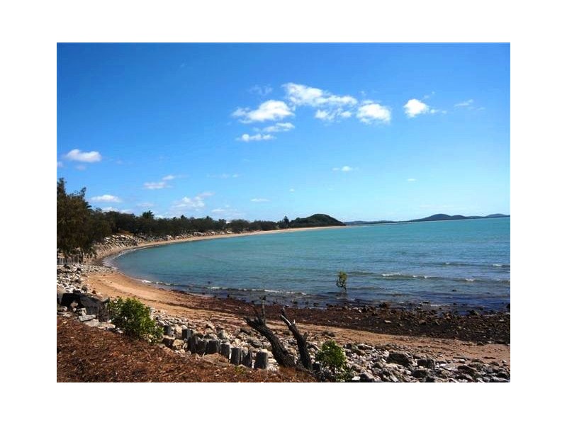 18 Meadow Street, Keppel Sands QLD 4702
