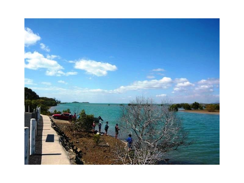 18 Meadow Street, Keppel Sands QLD 4702