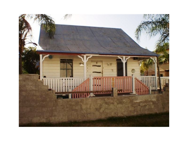 25 Linnett Street, Berserker QLD 4701