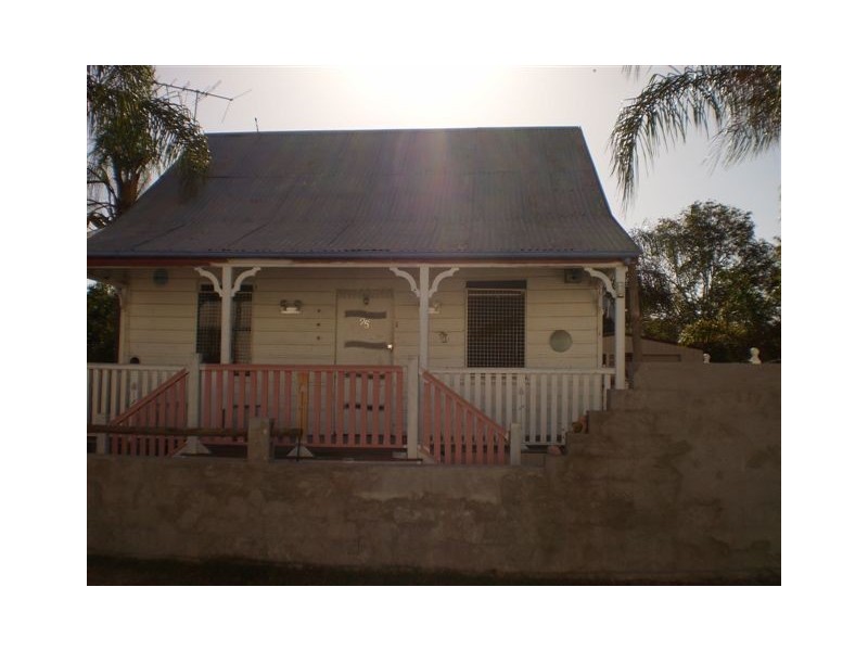 25 Linnett Street, Berserker QLD 4701