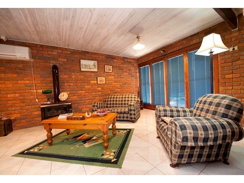 27 Armstrong Street, Berserker QLD 4701