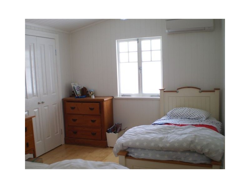 8 Reservoir Street, The Range QLD 4700