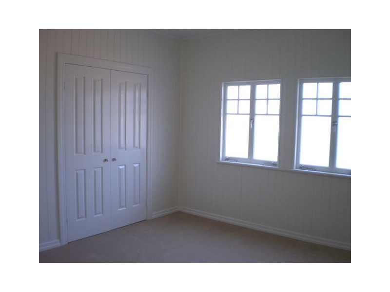 8 Reservoir Street, The Range QLD 4700