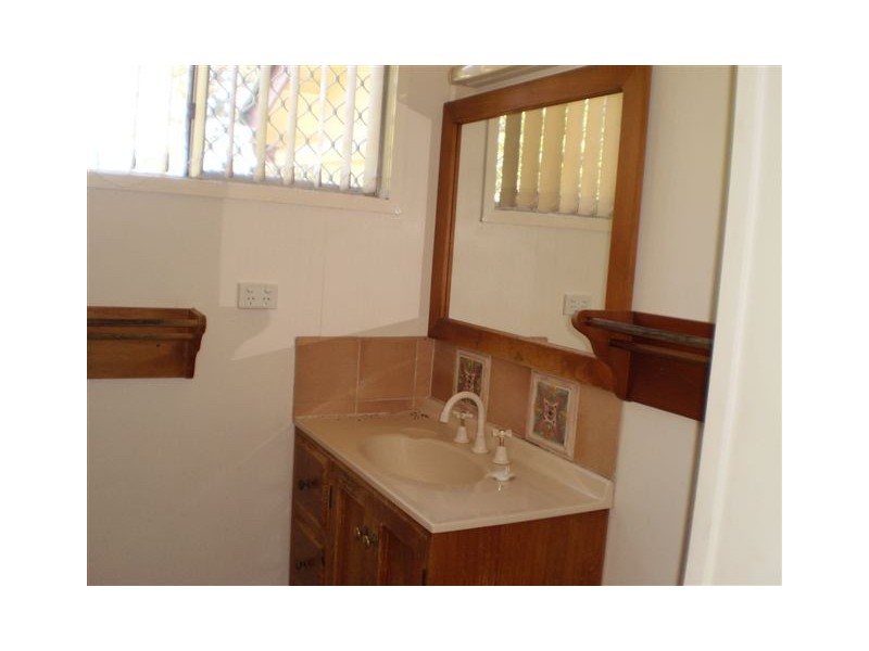 4 Curtis Street, Wandal QLD 4700