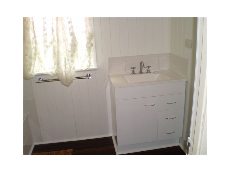 63 Woodville Street, Wandal QLD 4700