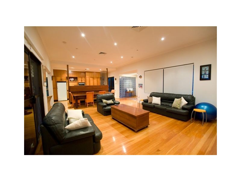 19 Queen Street, The Range QLD 4700