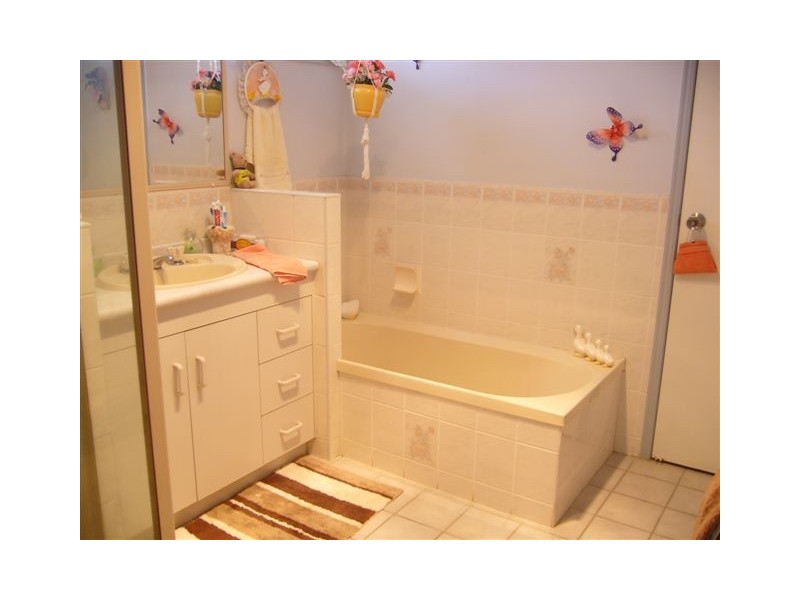 34 Deakin Close, Gracemere QLD 4702