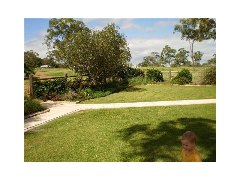 32 Rayner Road, Alton Downs QLD 4702