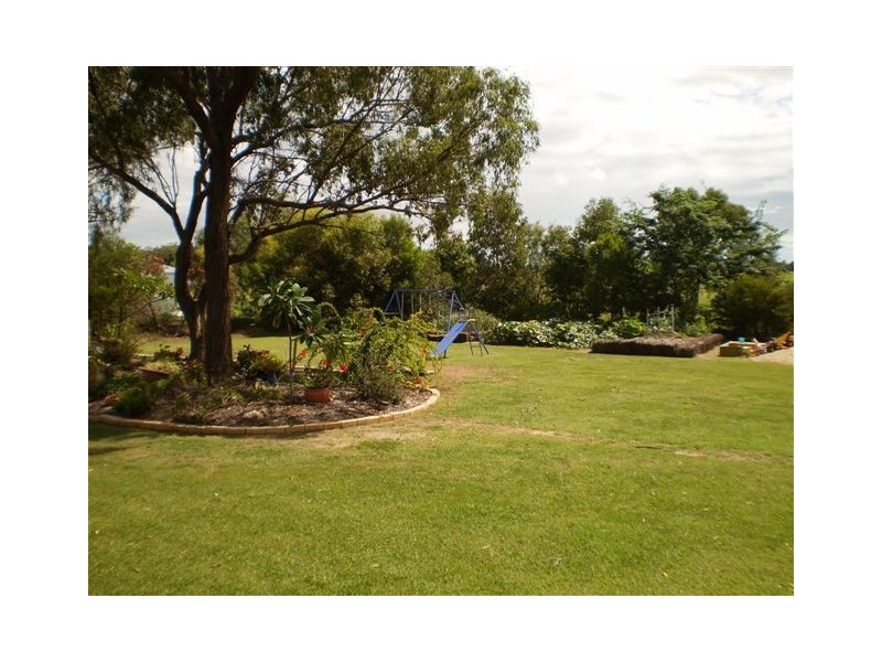 32 Rayner Road, Alton Downs QLD 4702