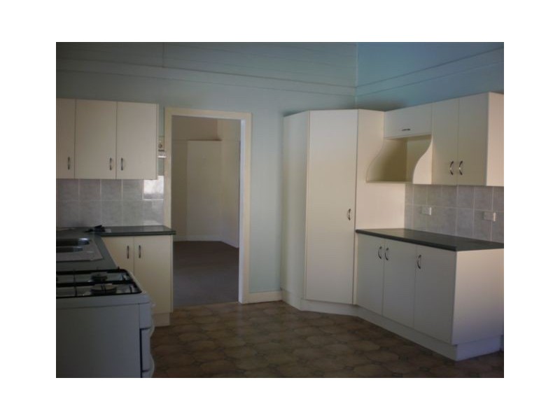 1 Woodville Street, Wandal QLD 4700