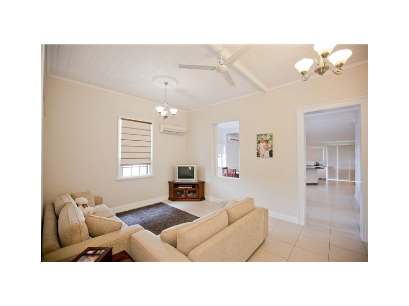 27 Glencoe Street, The Range QLD 4700