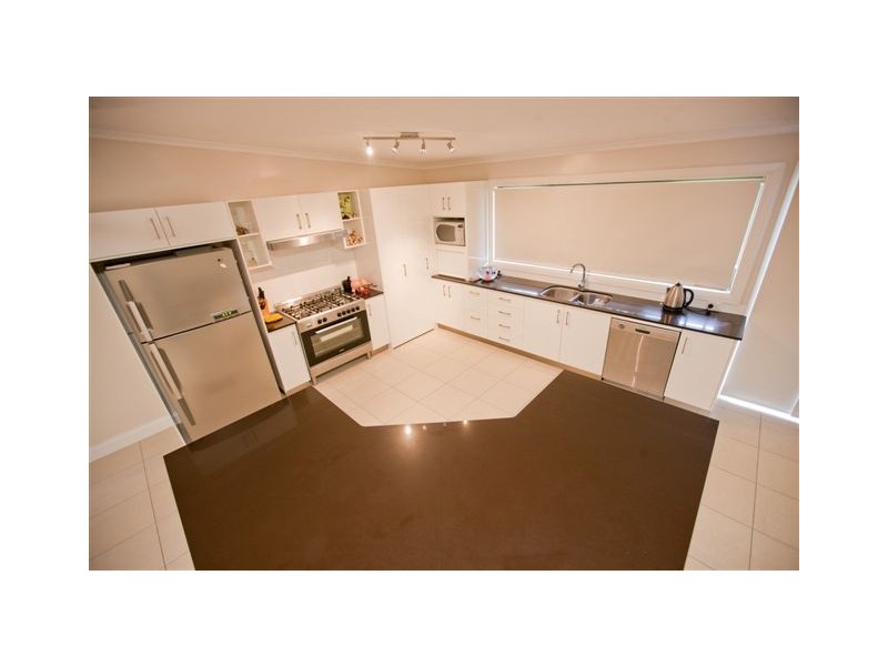 27 Glencoe Street, The Range QLD 4700