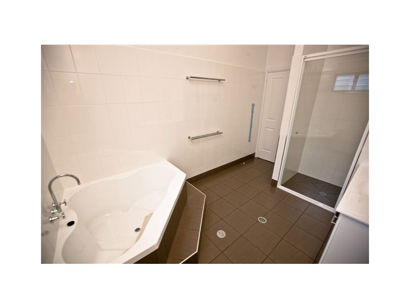 27 Glencoe Street, The Range QLD 4700